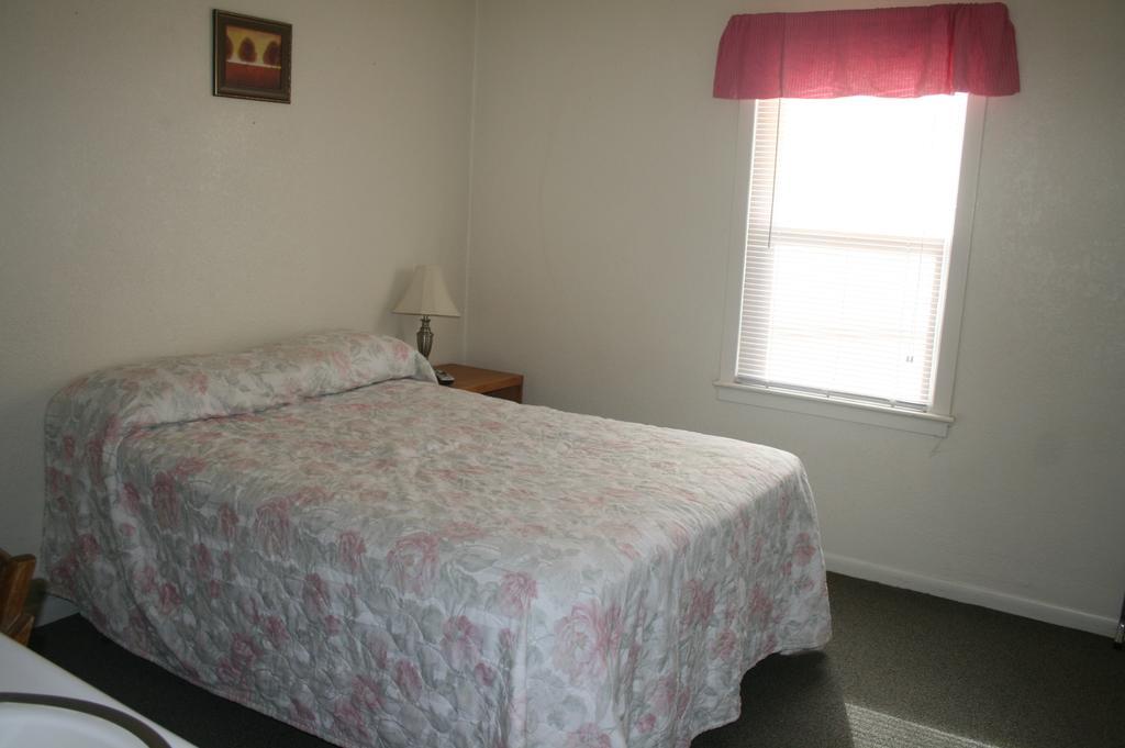 Jnr Hotel Cedarville Room photo
