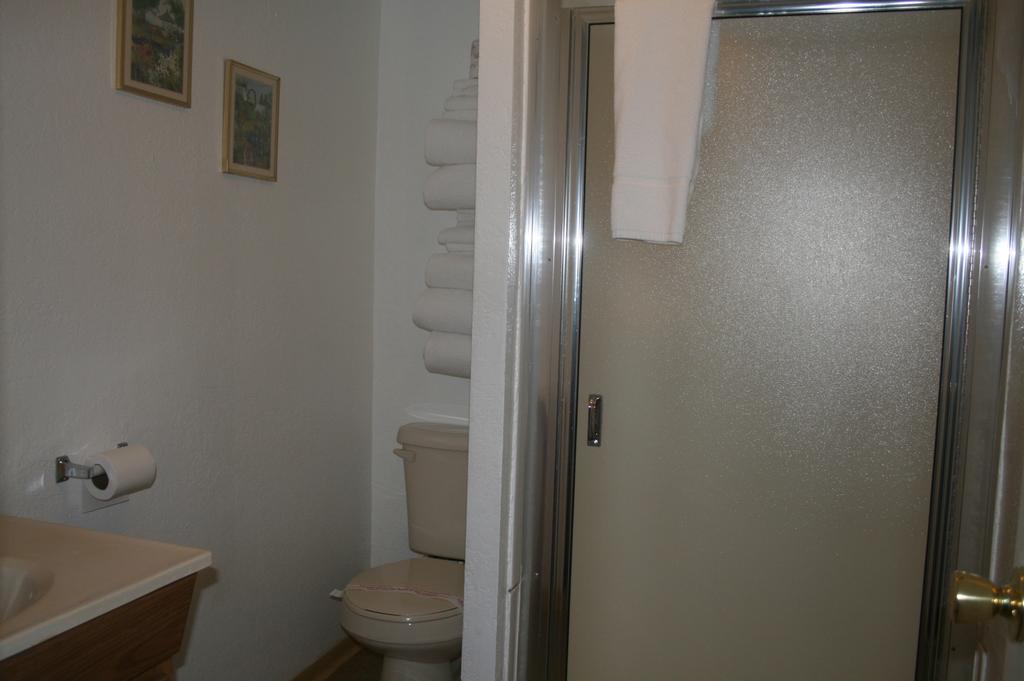 Jnr Hotel Cedarville Room photo